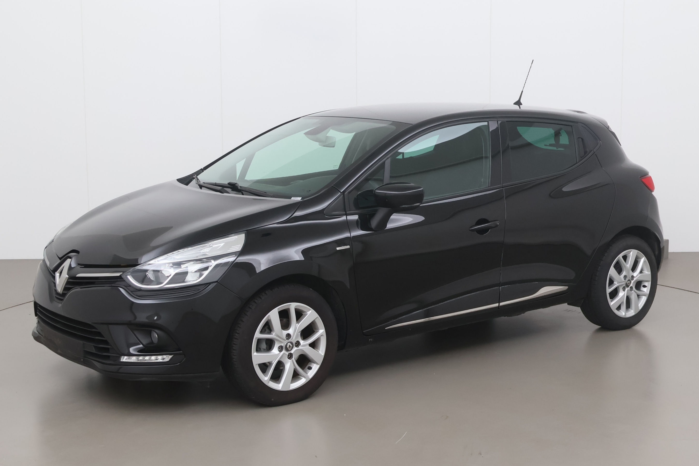 Tweedehands Renault Clio IV TCE limited2 77 5deurs Benzine