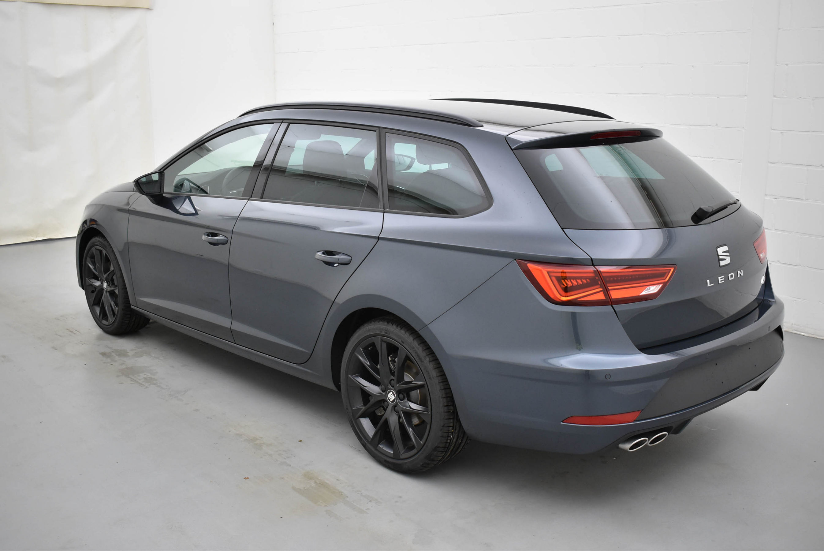 Seat Leon ST FR TSI black matt 130 te koop aan de laagste prijs